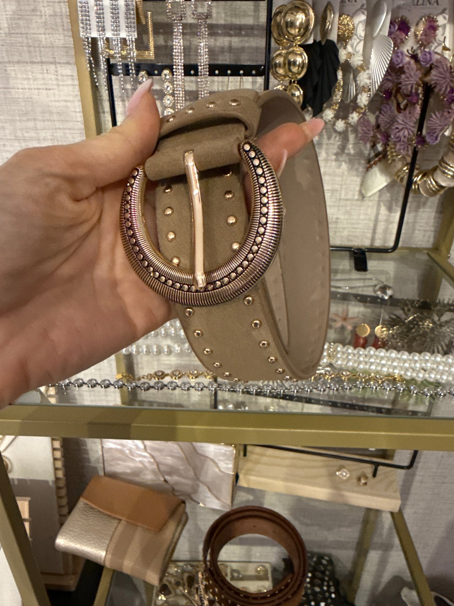 Cinturon ante tachuelas