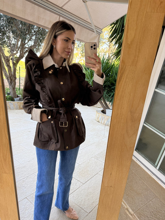 Chaqueta volantes con cinturón