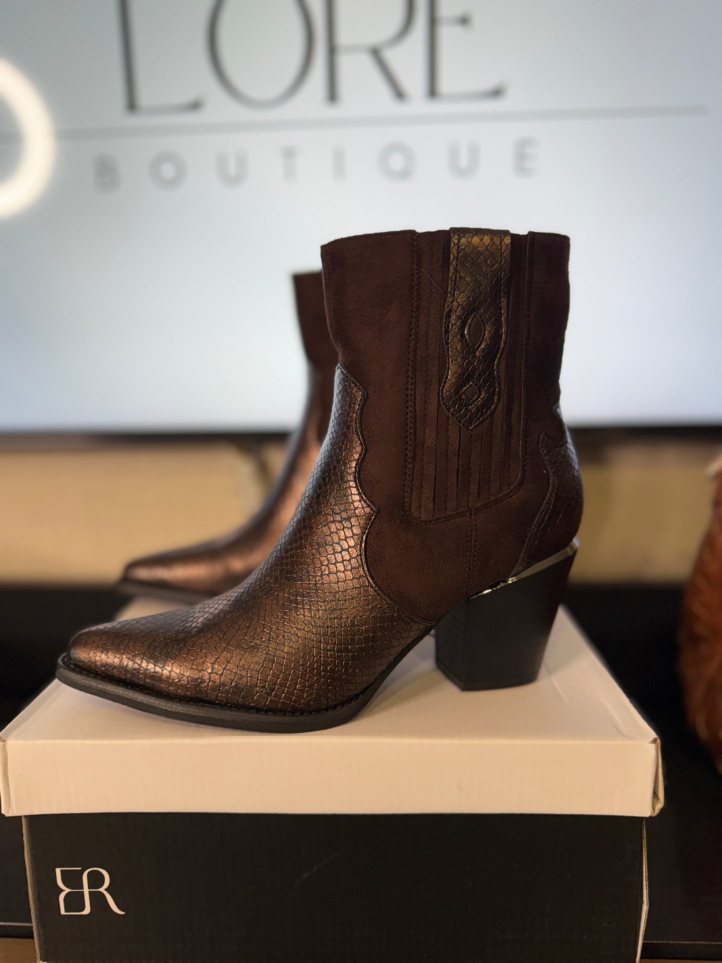 Botas metalizadas marrón