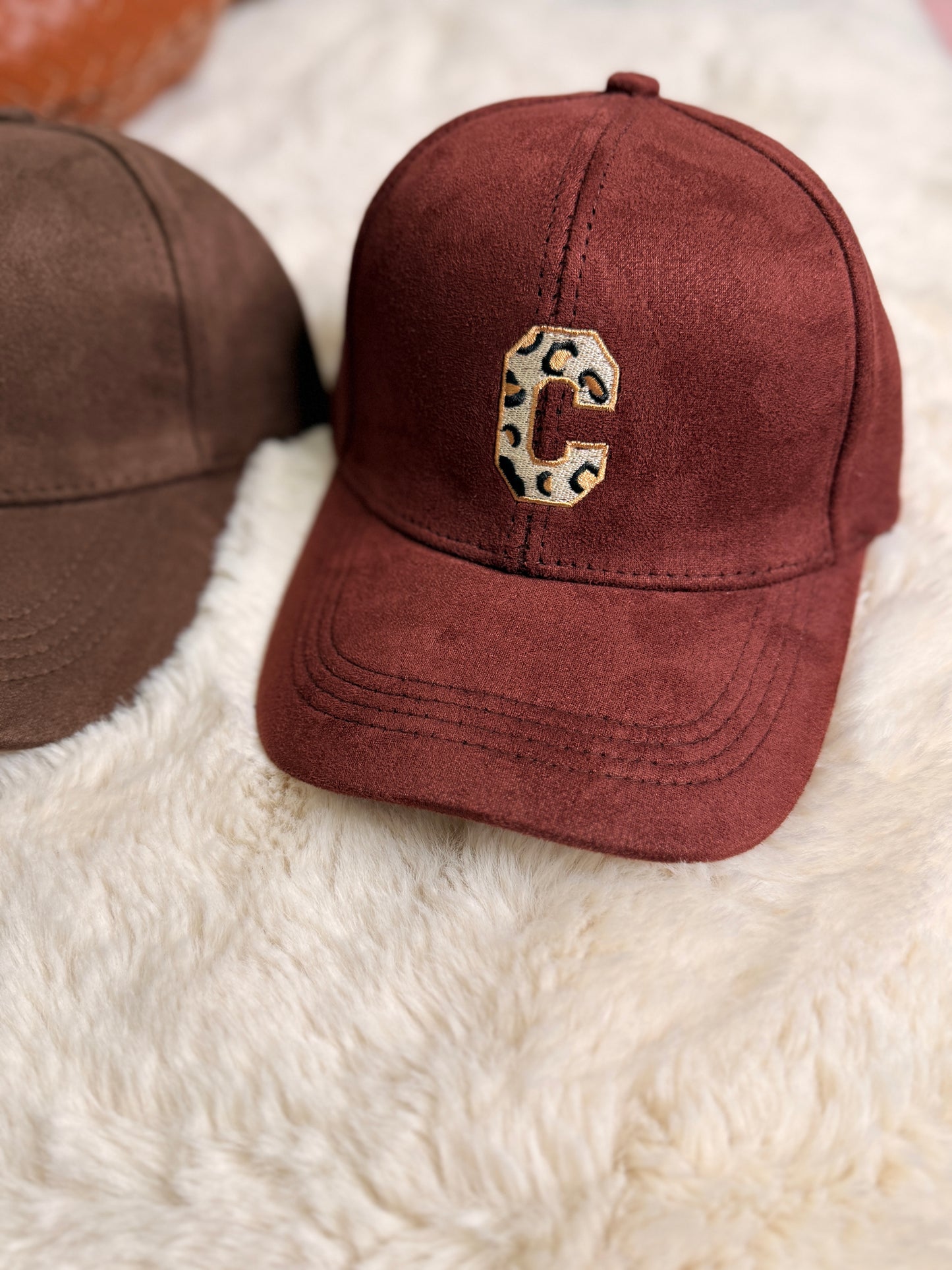 Gorra antelina leopardo