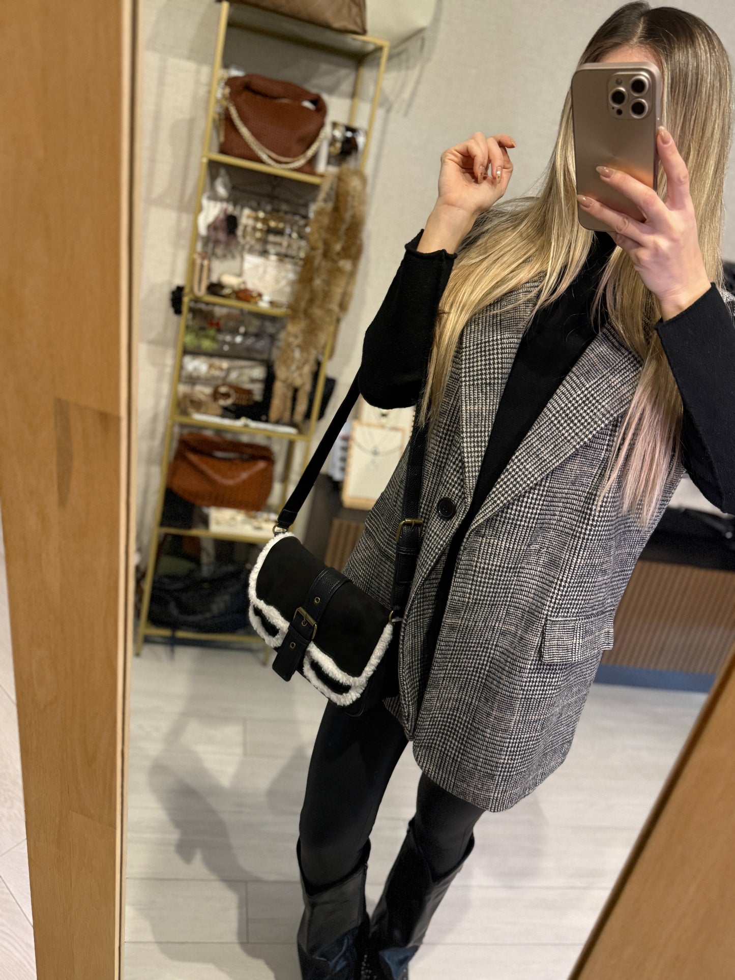 Bolso ante con borreguito blanco