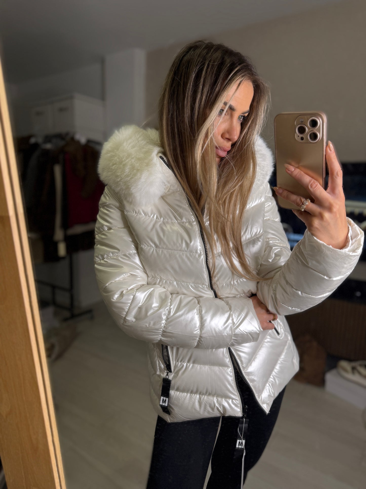 Chaqueta metalizada capucha pelo ZAIRA