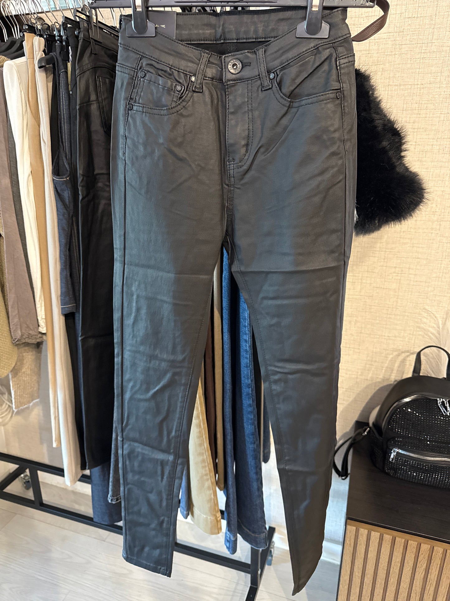 Pantalón efecto encerrado push-up